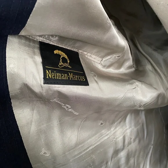 Sold!!!!!Neiman Marcus Navy Blue Pin Striped Blazer - Picture 12 of 14